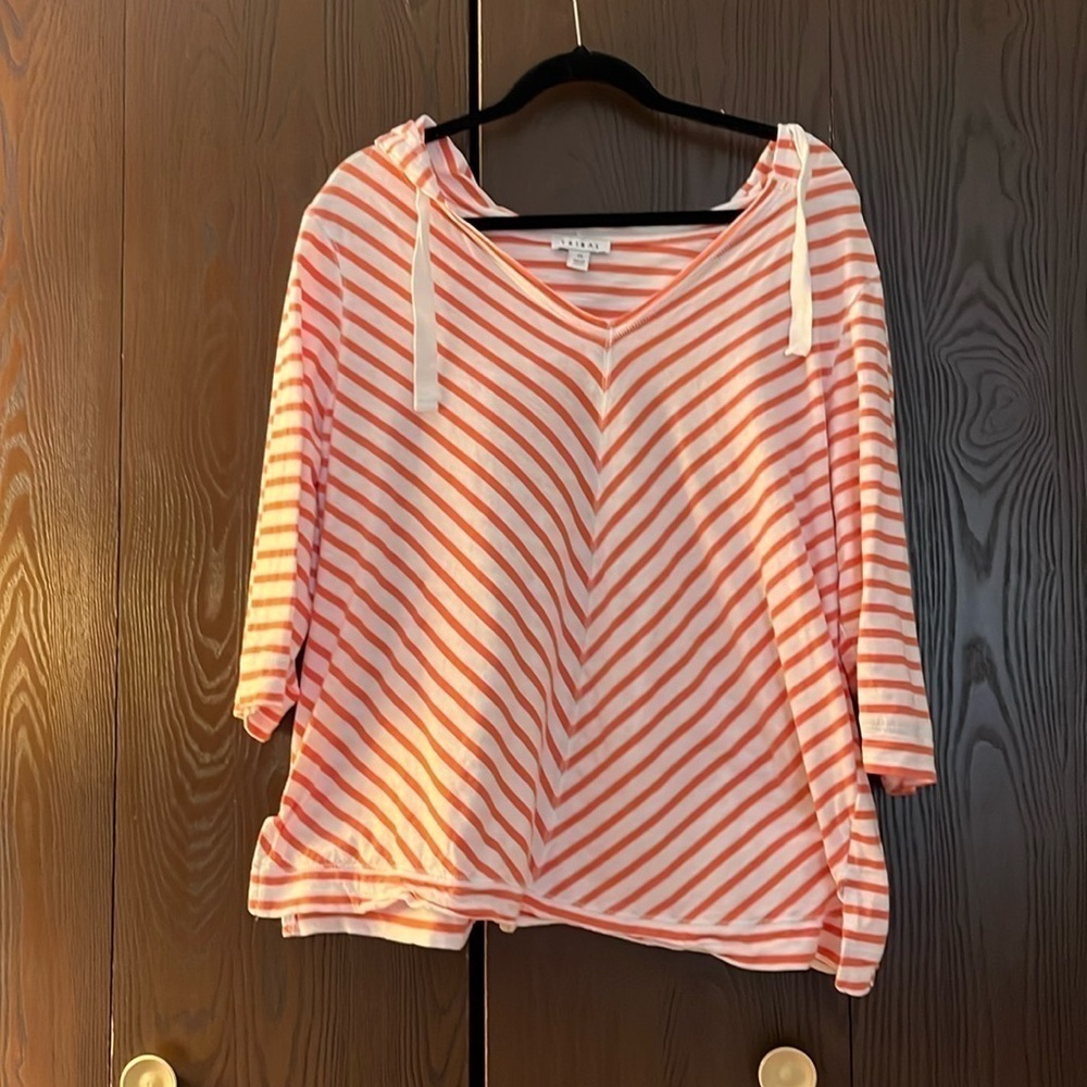 Tribal orange and white striped 3/4 sleeved hooded top. Size 2X